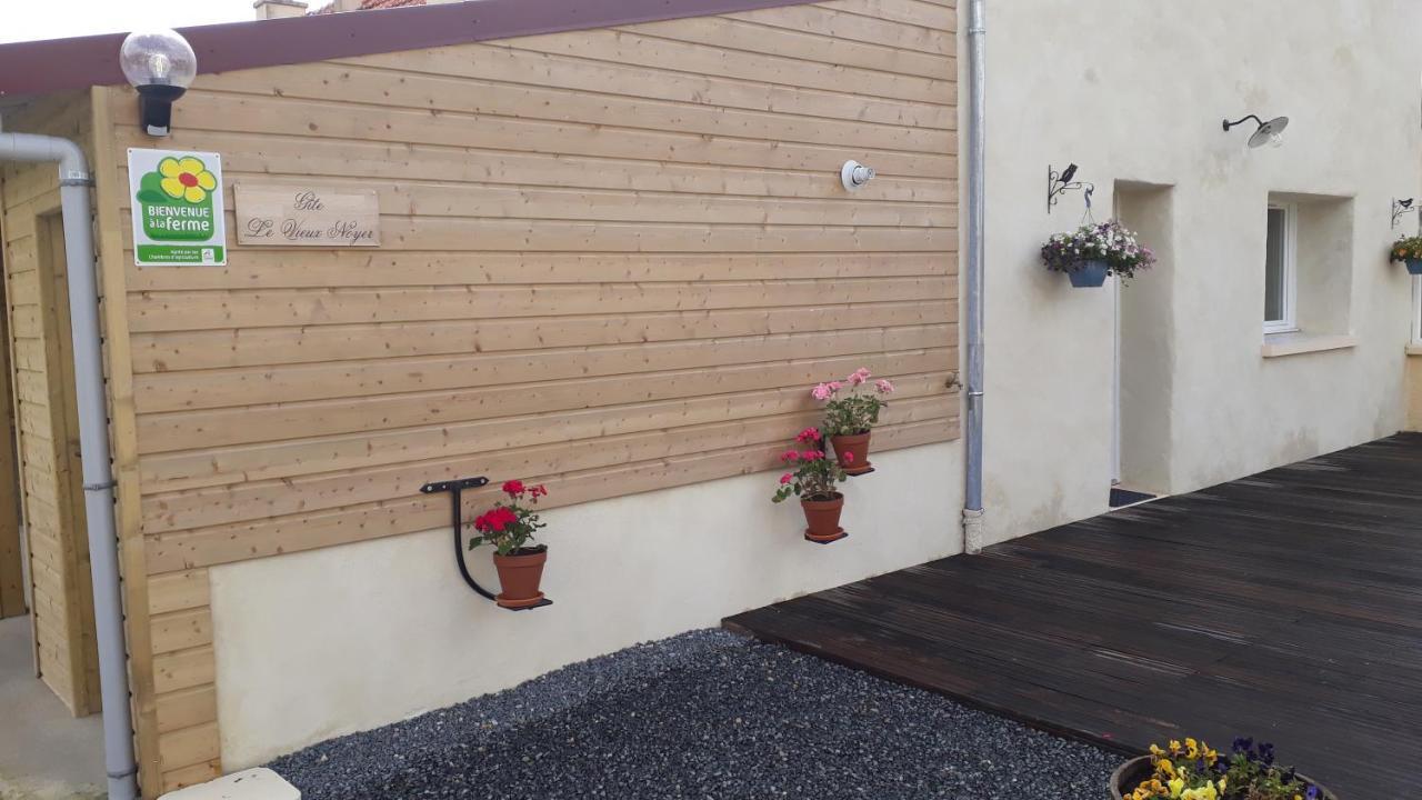Gite " Le Vieux Noyer" Liesville-sur-Douve Екстериор снимка