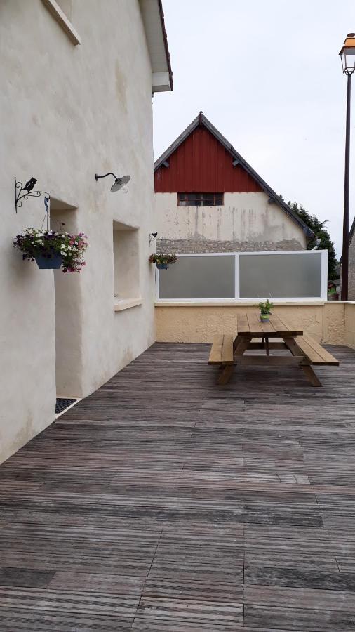 Gite " Le Vieux Noyer" Liesville-sur-Douve Екстериор снимка
